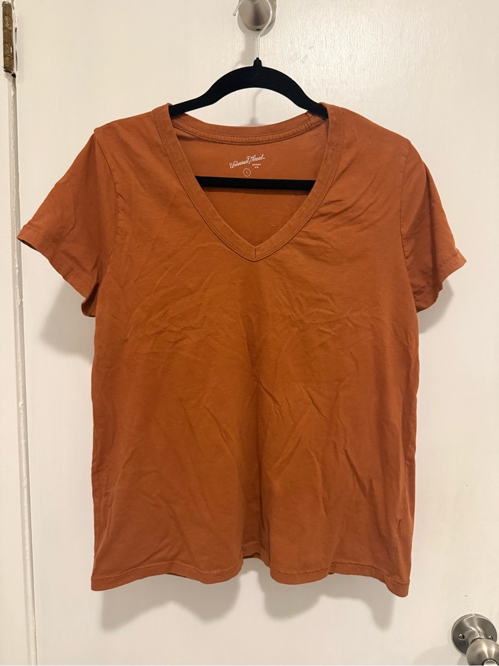 Universal thread rust color v neck size large